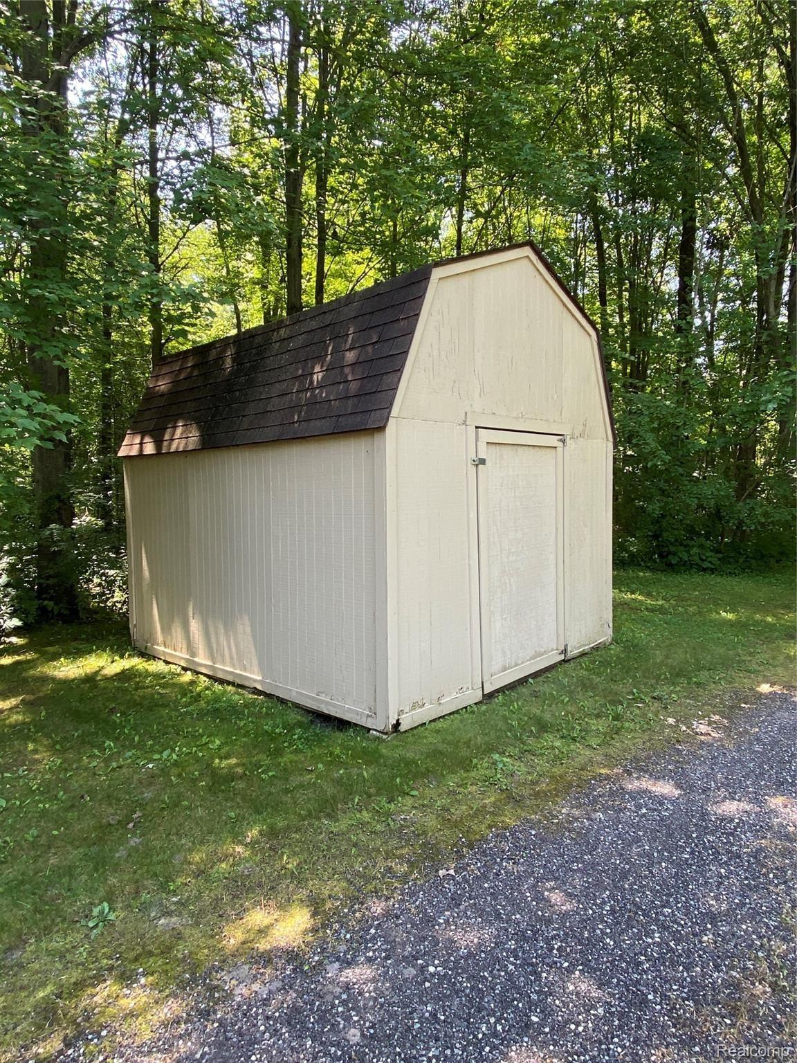 1451 Yensch Road Dundee, MI 48131 - Photo 26 of 35 20210726_173129603_iOS.jpg