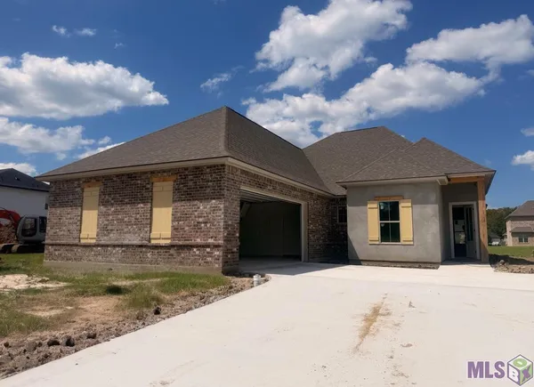 $384,770 | 21425 Blue Fin Drive, Springfield, LA 70462