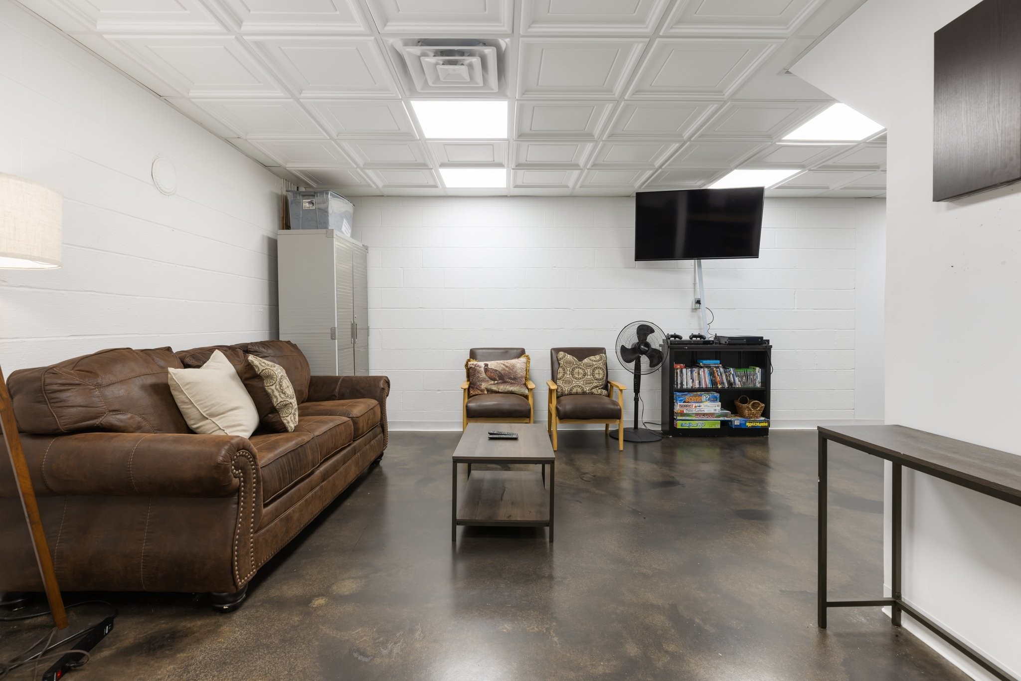 2890 Ellis Lane Palmyra, TN 37142 - Photo 16 of 19 a living room with furniture and a flat screen tv