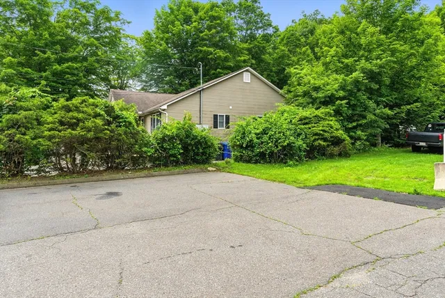 $2,300 | 15 West Farms Road, Unit C, Northampton, MA 01062