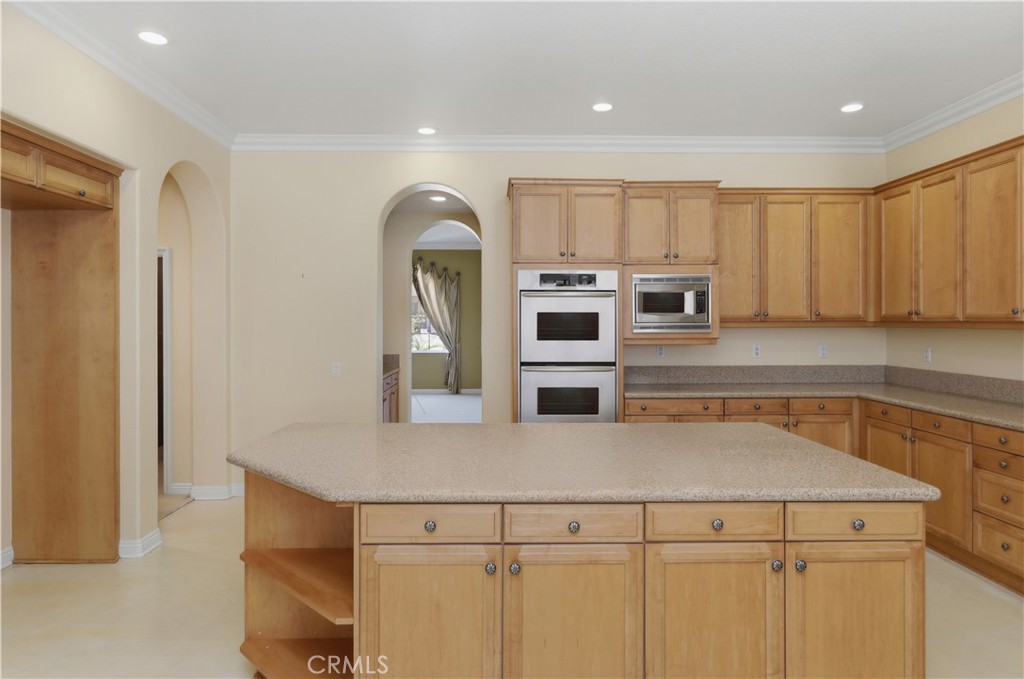 16861 Ridge Cliff Drive Riverside, CA 92503 - Photo 28 of 61 Kitchen