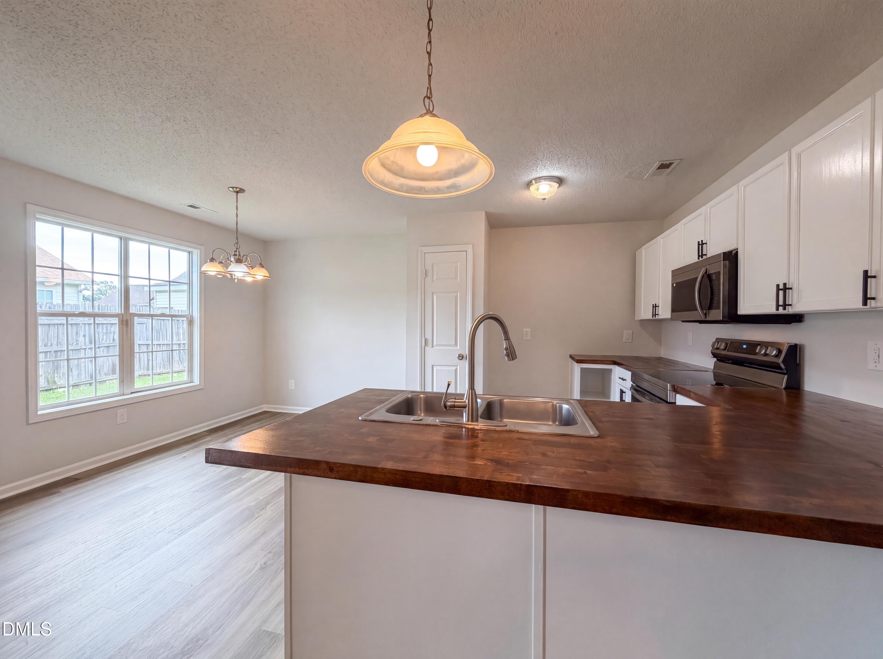 102 Reebe Circle Selma, NC 27576 - Photo 6 of 16 photo_02