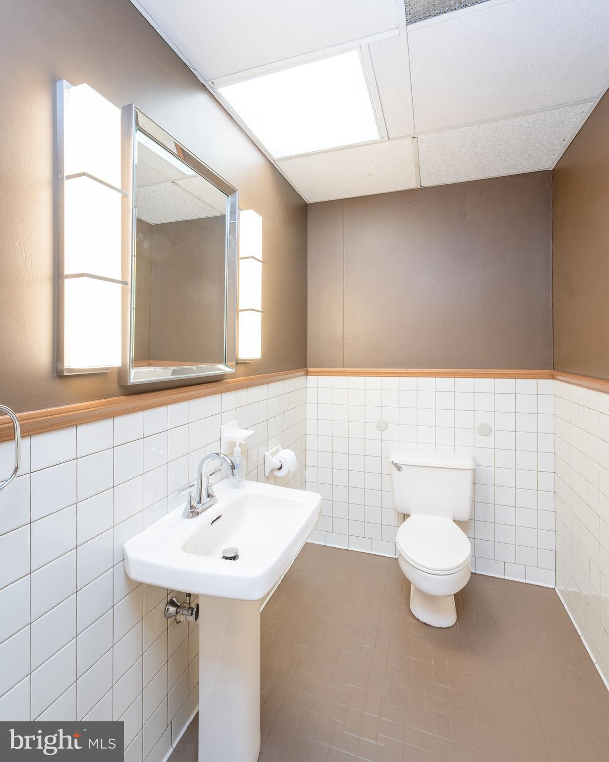 701 North Duke Street Lancaster, PA 17602 - Photo 7 of 49 Office - 1/2 bath