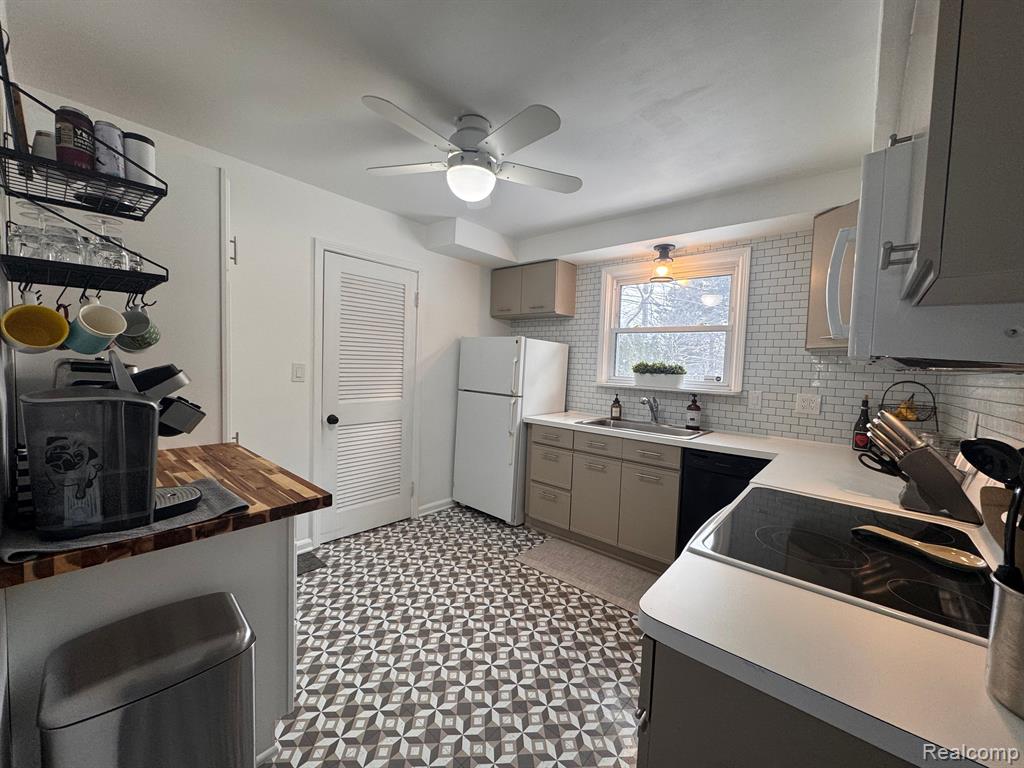 2898 Yorkshire Road Birmingham, MI 48009 - Photo 12 of 24