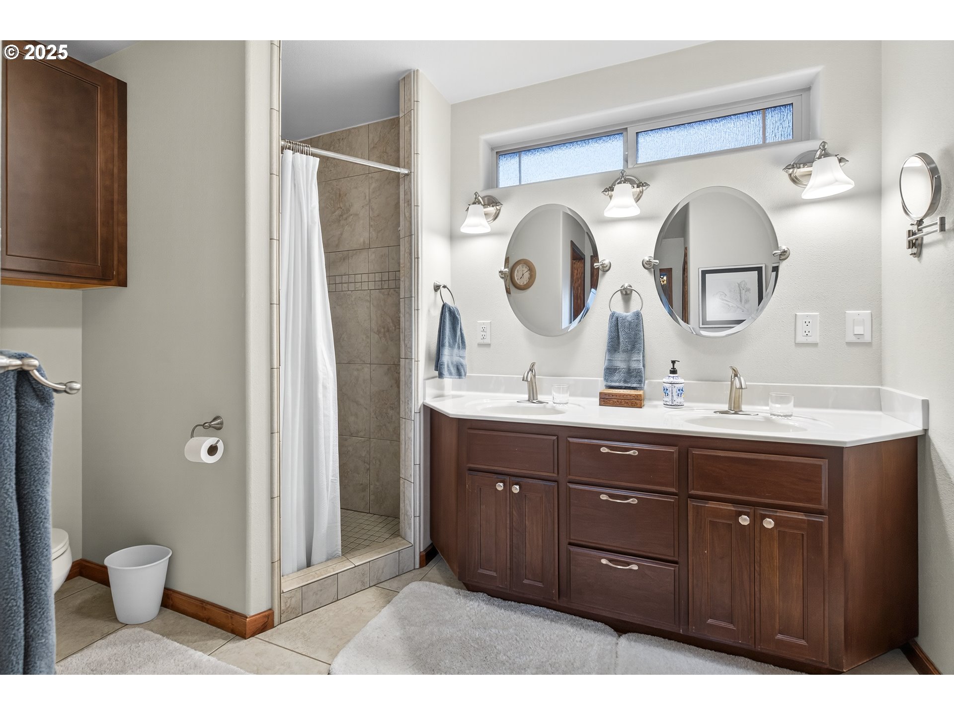 1645 Brozio Road Roseburg, OR 97471 - Photo 18 of 48 a bathroom with a toilet sink and mirror
