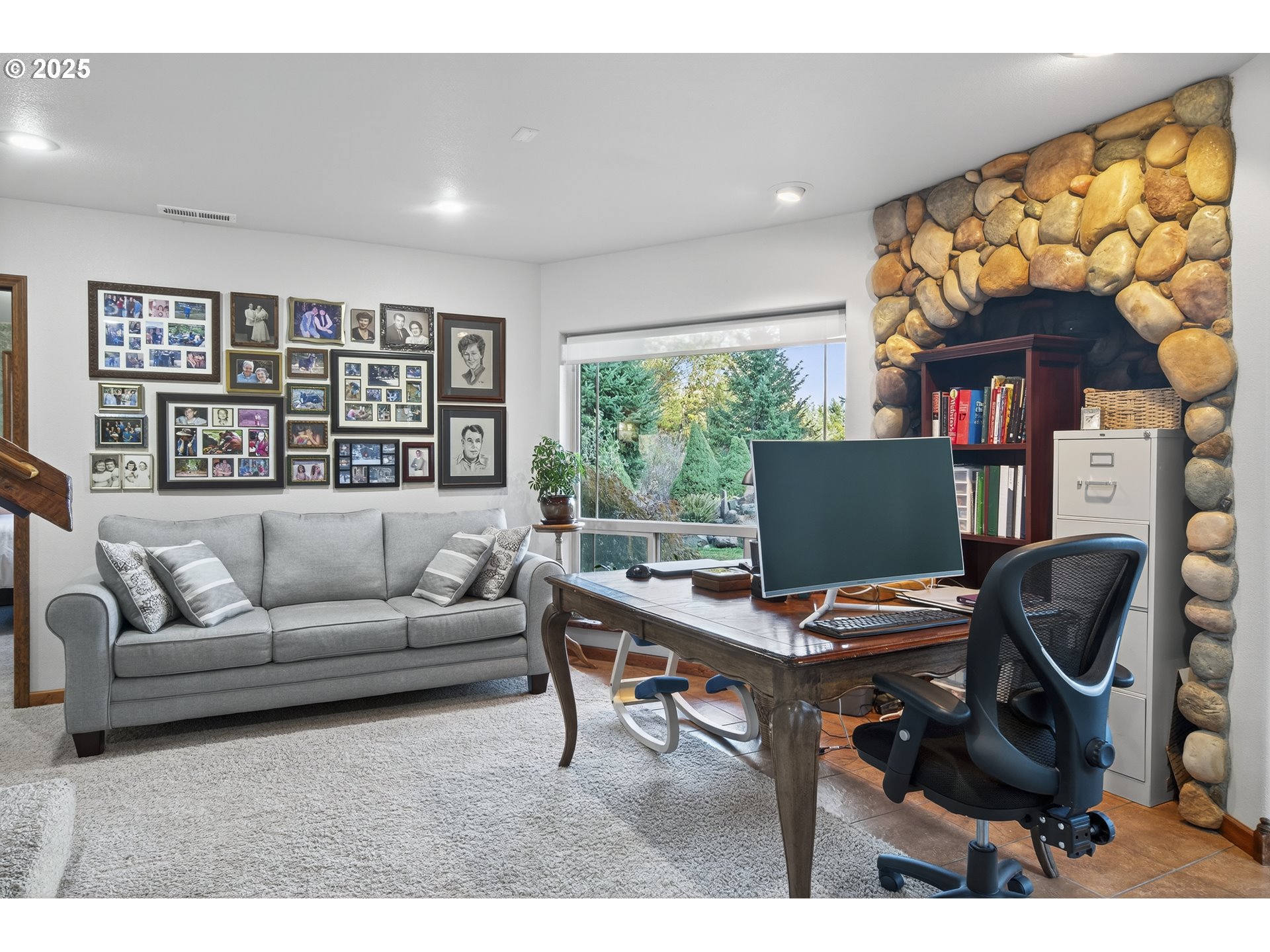 1645 Brozio Road Roseburg, OR 97471 - Photo 21 of 48 a living room with furniture a rug and a large window