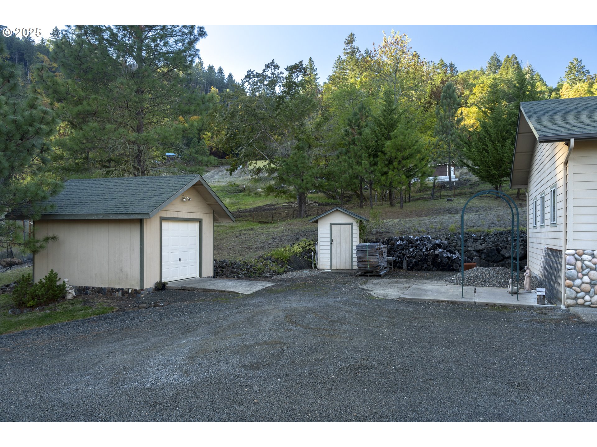 1645 Brozio Road Roseburg, OR 97471 - Photo 31 of 48 a view of a house with a outdoor space