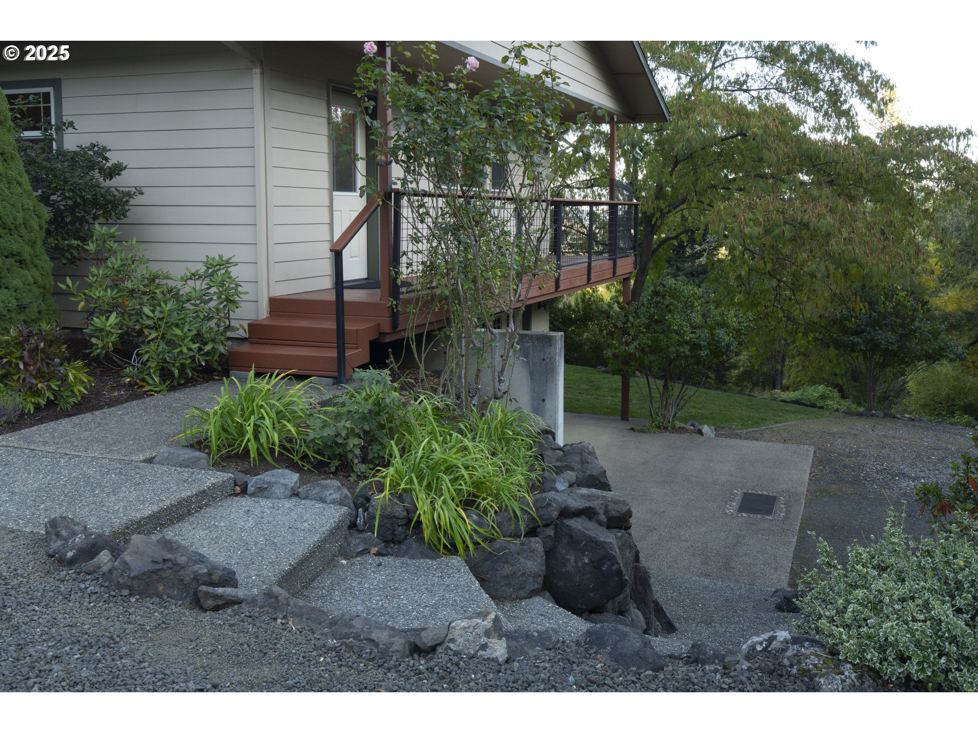 1645 Brozio Road Roseburg, OR 97471 - Photo 39 of 48 a view of outdoor space and yard