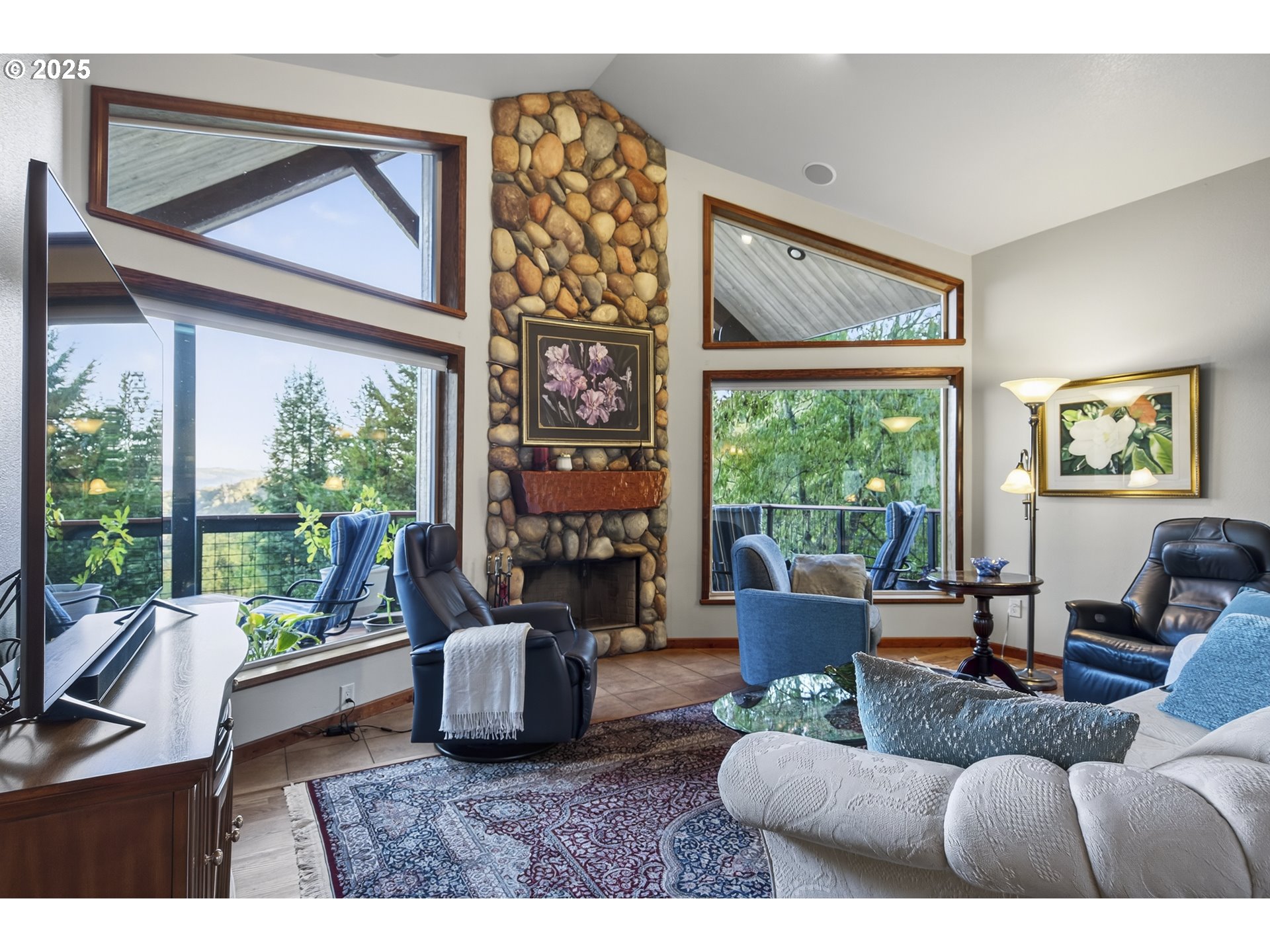 1645 Brozio Road Roseburg, OR 97471 - Photo 8 of 48 a living room with furniture and a large window