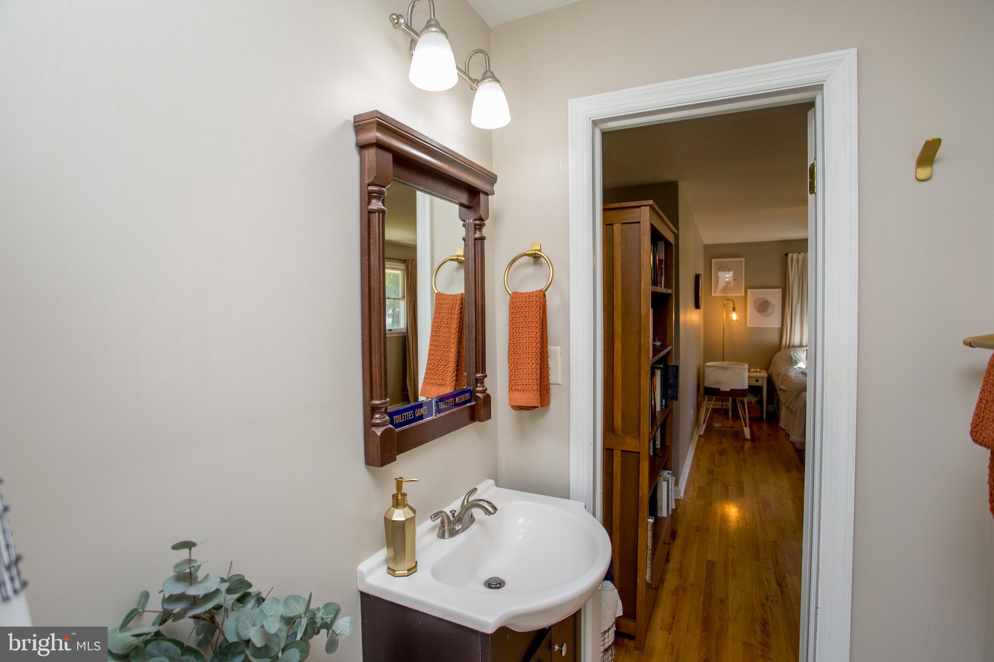 15 Oberlin Road Pennsville, NJ 08070 - Photo 31 of 52 Ensuite bathroom