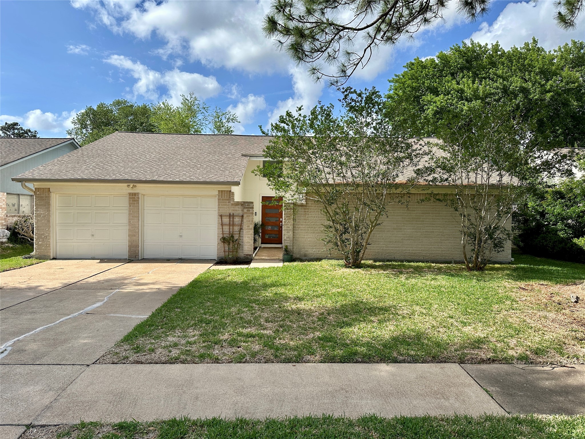16007 Mill Point Drive Houston, TX 77059 - Photo 2 of 38