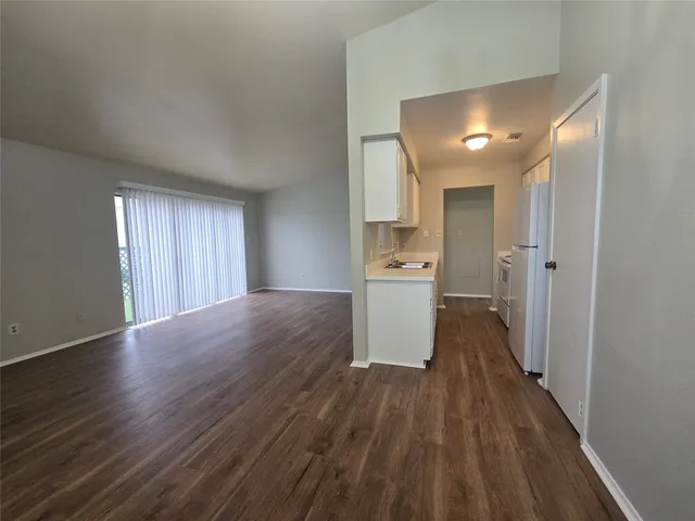 $1,050 | 394 Duroux Road, Unit D, La Marque, TX 77568