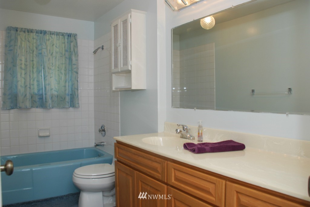9535 Northeast 200th Street Bothell, WA 98011 - Photo 10 of 25