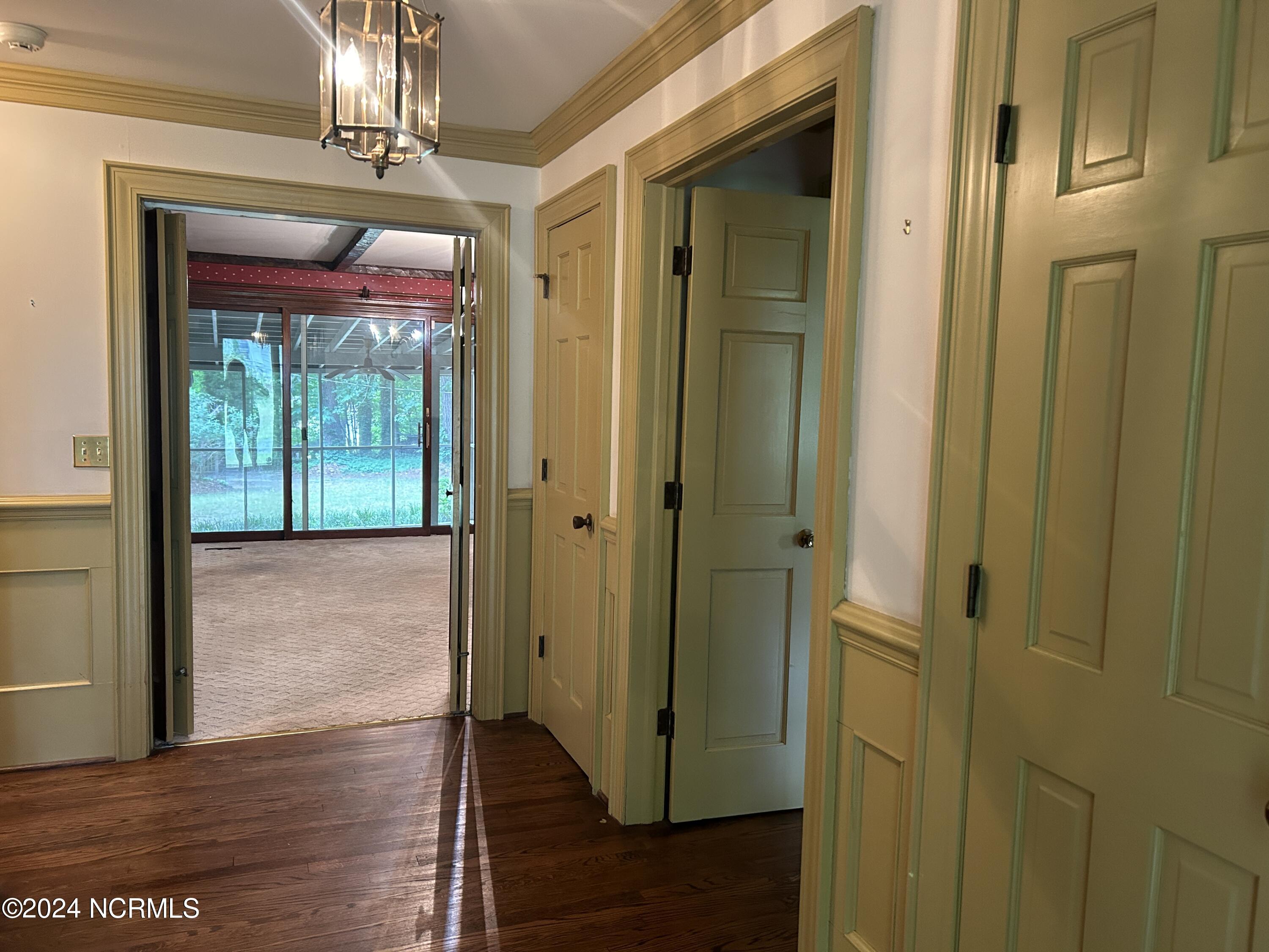 1054 Oakview Road Williamston, NC 27892 - Photo 7 of 30 Welcome home
