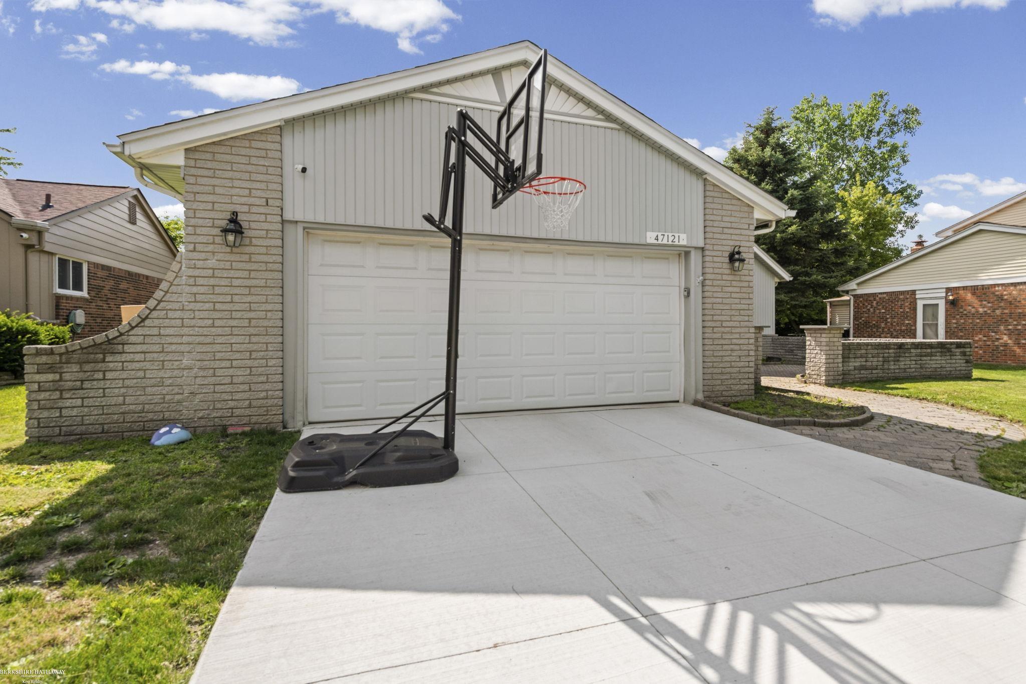 47121 Barbara Road Macomb, MI 48044 - Photo 26 of 31