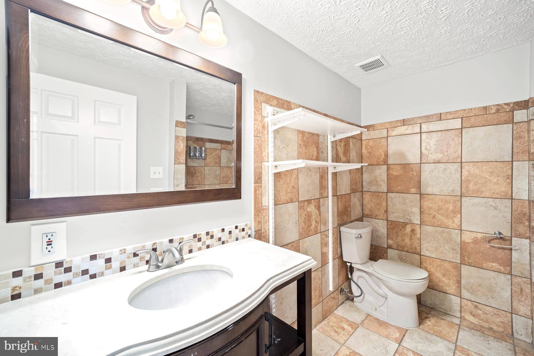 7579 Aspenpark Road Lorton, VA 22079 - Photo 12 of 32 Gallery Image 12