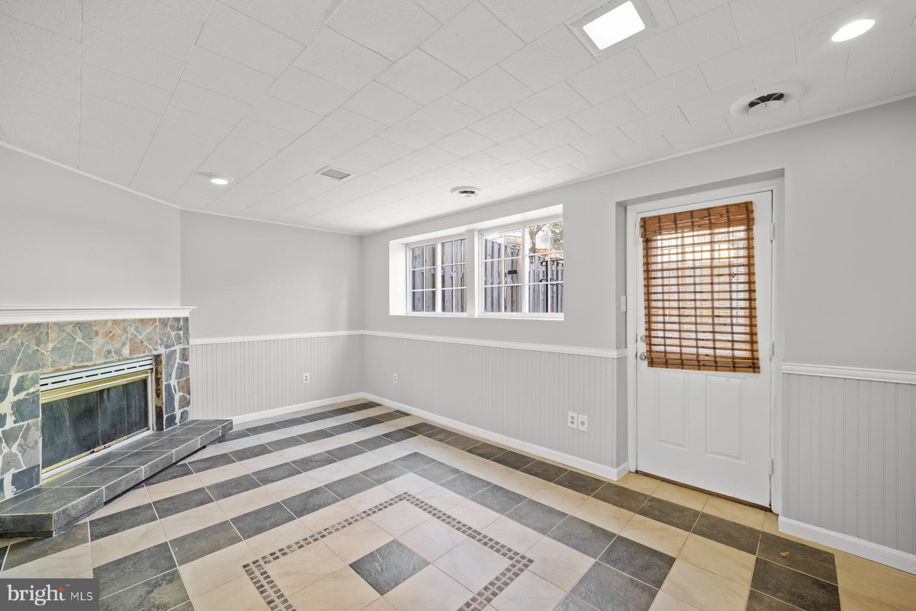 7579 Aspenpark Road Lorton, VA 22079 - Photo 22 of 32 Gallery Image 22