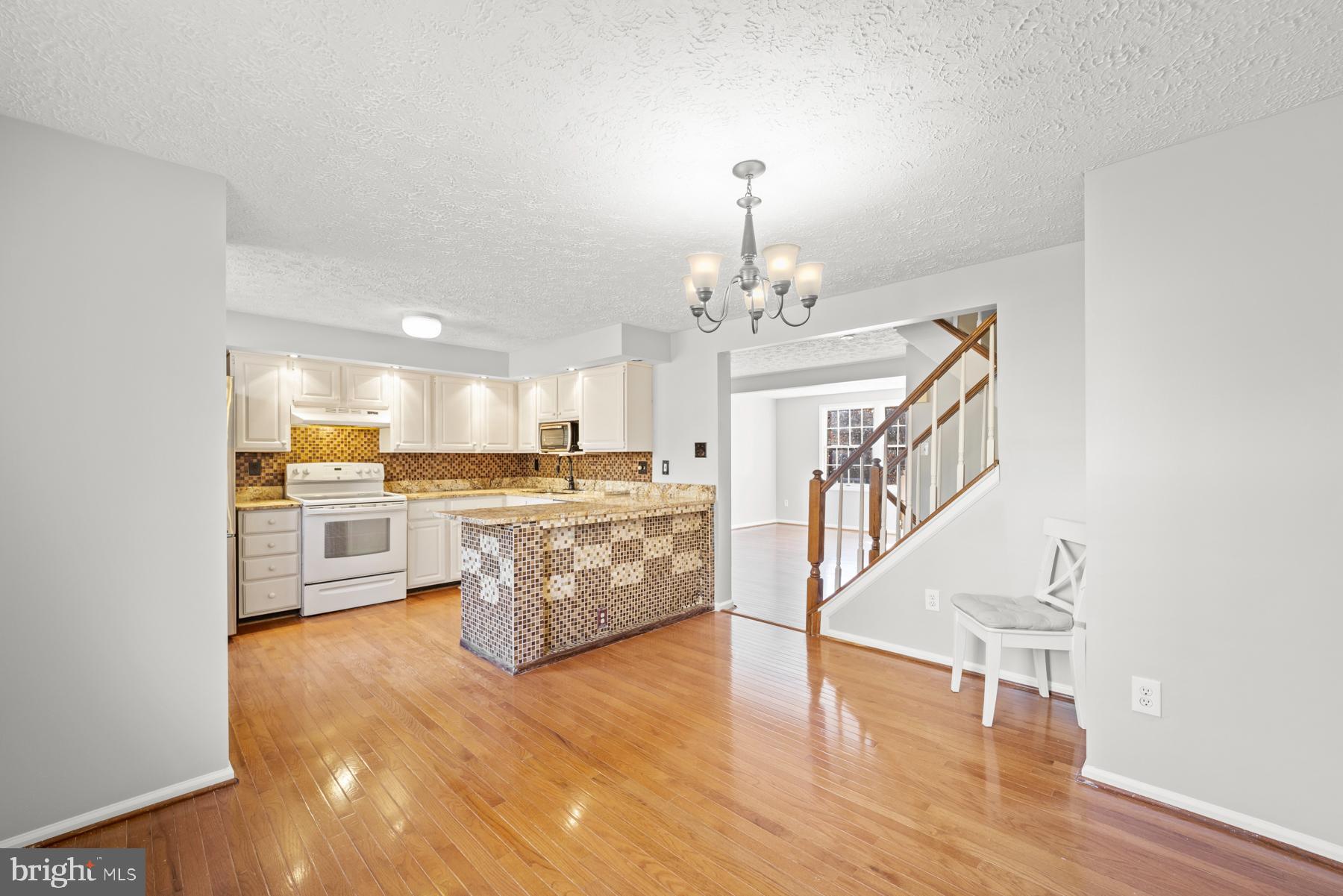 7579 Aspenpark Road Lorton, VA 22079 - Photo 8 of 32 Gallery Image 8