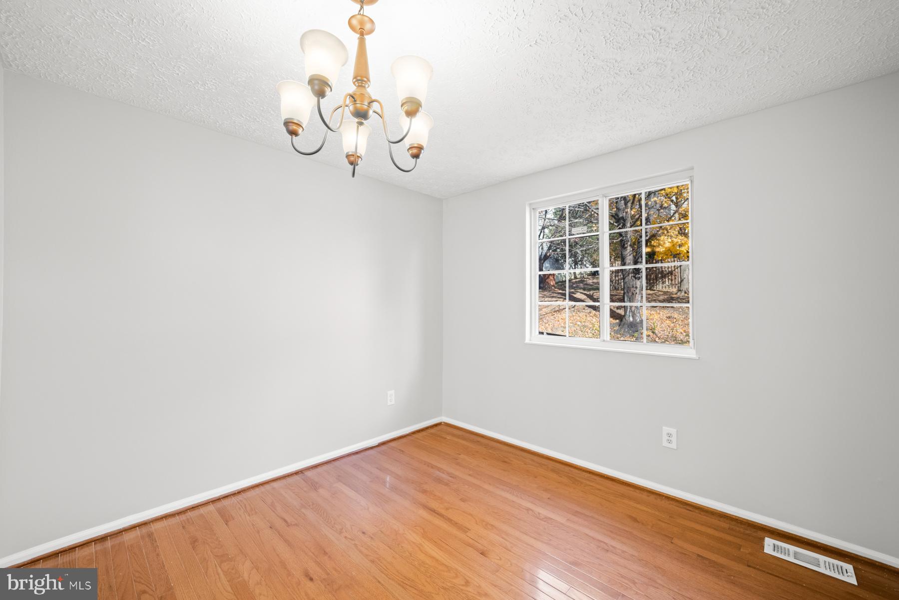 7579 Aspenpark Road Lorton, VA 22079 - Photo 9 of 32 Gallery Image 9