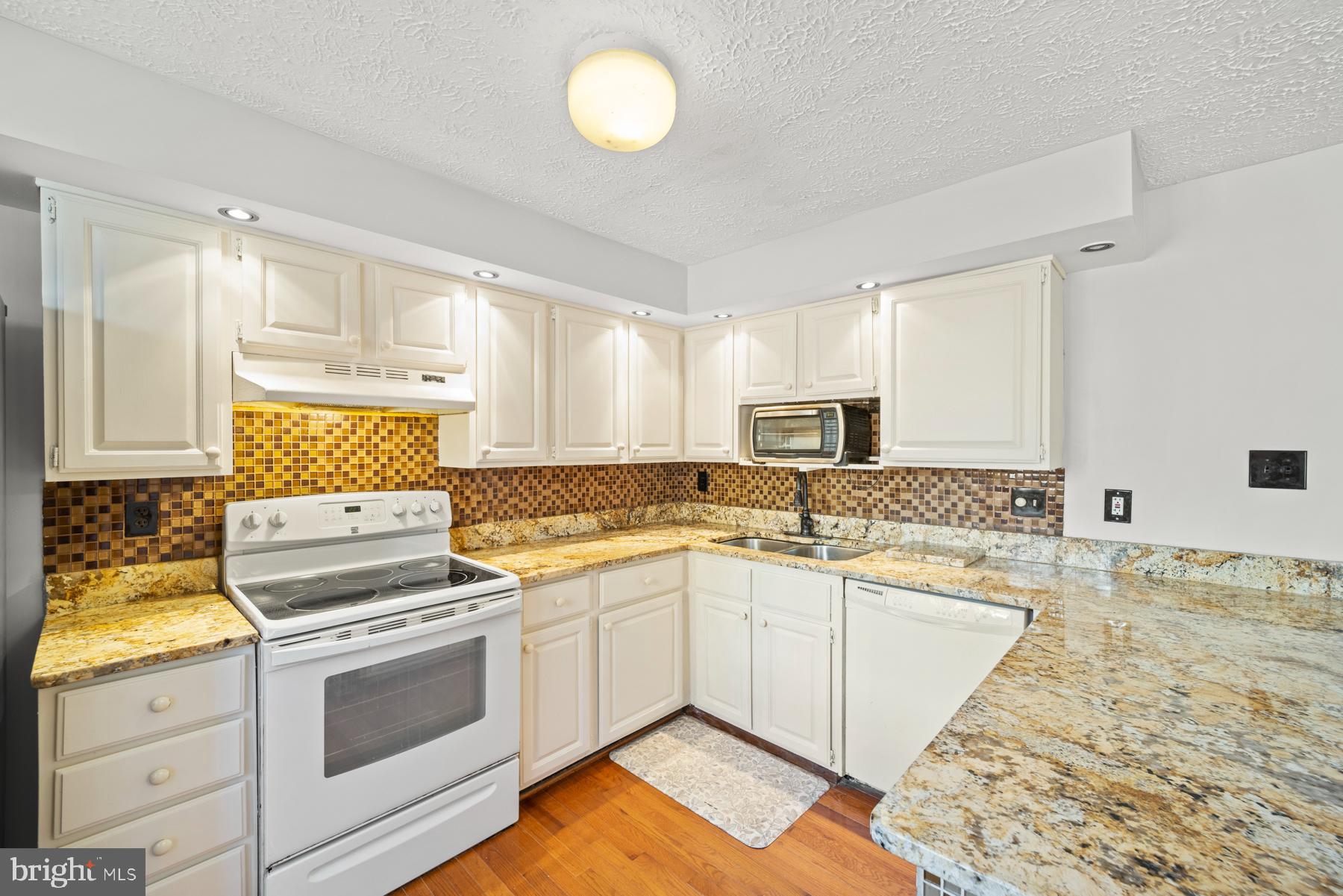 7579 Aspenpark Road Lorton, VA 22079 - Photo 10 of 32 Gallery Image 10