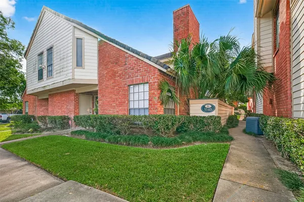 $1,250 | 2211 South Kirkwood Road, Unit 42, Houston, TX 77077