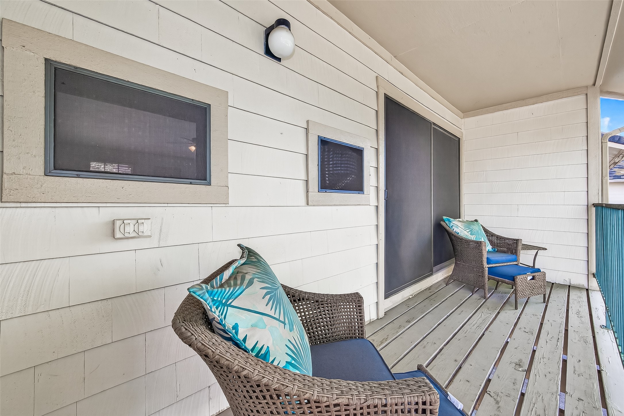 2211 South Kirkwood Road, Unit 42 Houston, TX 77077 - Photo 29 of 34 a living room with furniture
