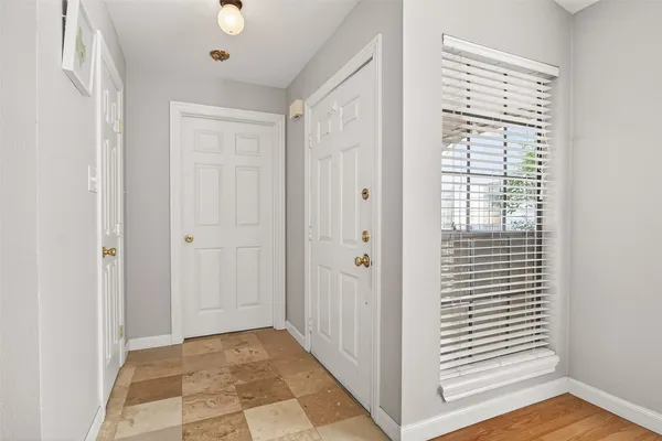 $1,250 | 2211 South Kirkwood Road, Unit 42, Houston, TX 77077