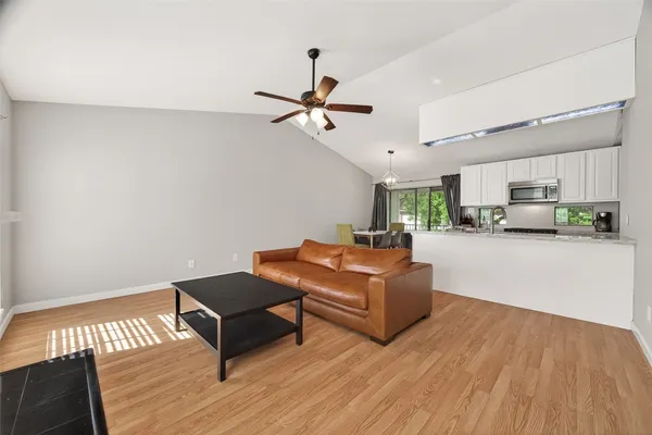 $1,250 | 2211 South Kirkwood Road, Unit 42, Houston, TX 77077