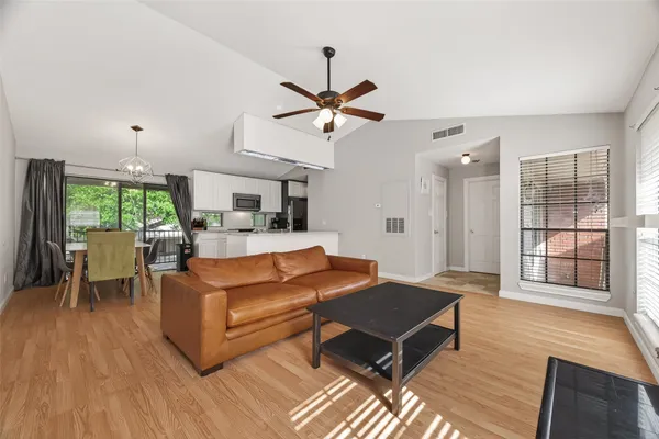 $1,250 | 2211 South Kirkwood Road, Unit 42, Houston, TX 77077