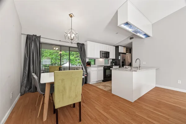 $1,250 | 2211 South Kirkwood Road, Unit 42, Houston, TX 77077