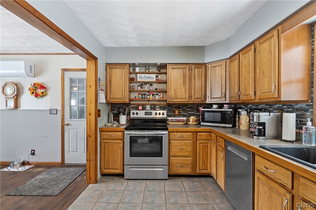 917 County Rte 10 Schroeppel, NY 13132 - Photo 11 of 42