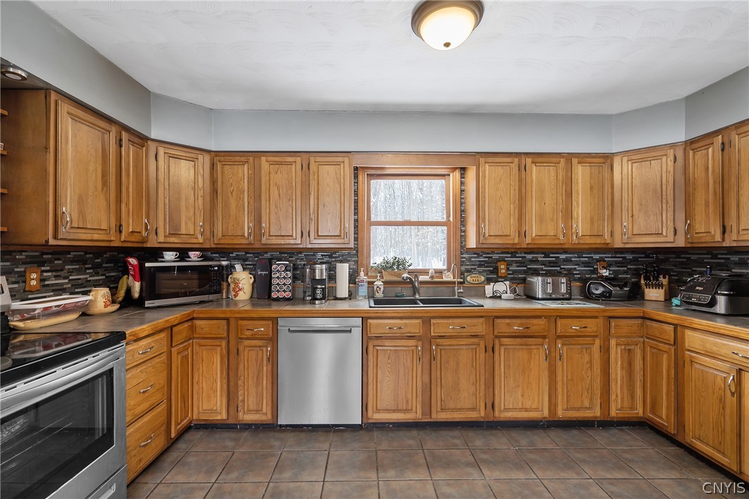 917 County Rte 10 Schroeppel, NY 13132 - Photo 6 of 42