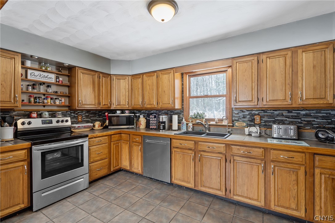 917 County Rte 10 Schroeppel, NY 13132 - Photo 7 of 42