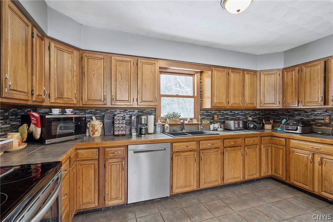 917 County Rte 10 Schroeppel, NY 13132 - Photo 9 of 42