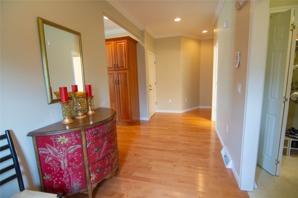 25 Eagle Drive Endicott, NY 13760 - Photo 4 of 39