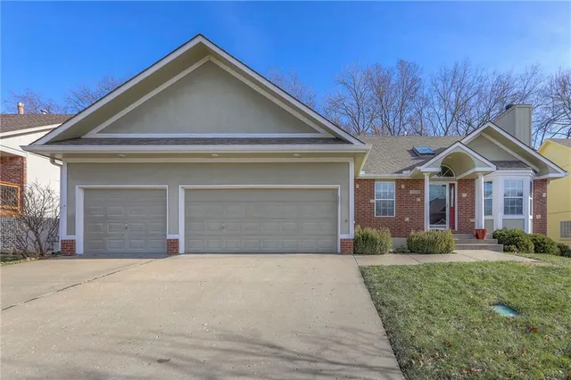 $425,000 | 3413 South Arrowhead Court, Independence, MO 64057