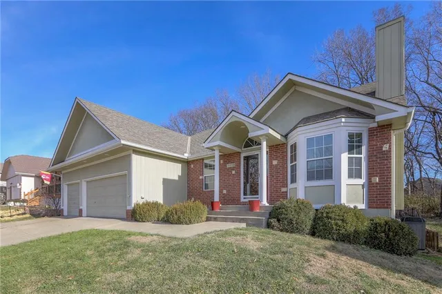 $425,000 | 3413 South Arrowhead Court, Independence, MO 64057