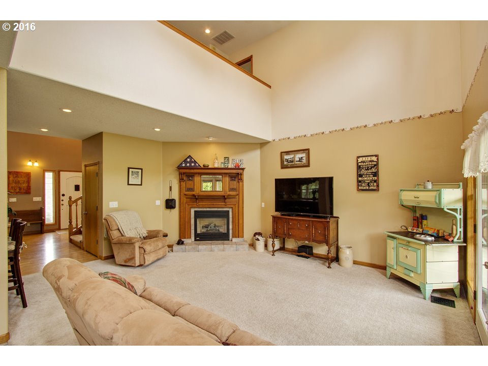 2686 Southeast Territorial Road Canby, OR 97013 - Photo 3 of 32 a living room with furniture and a flat screen tv