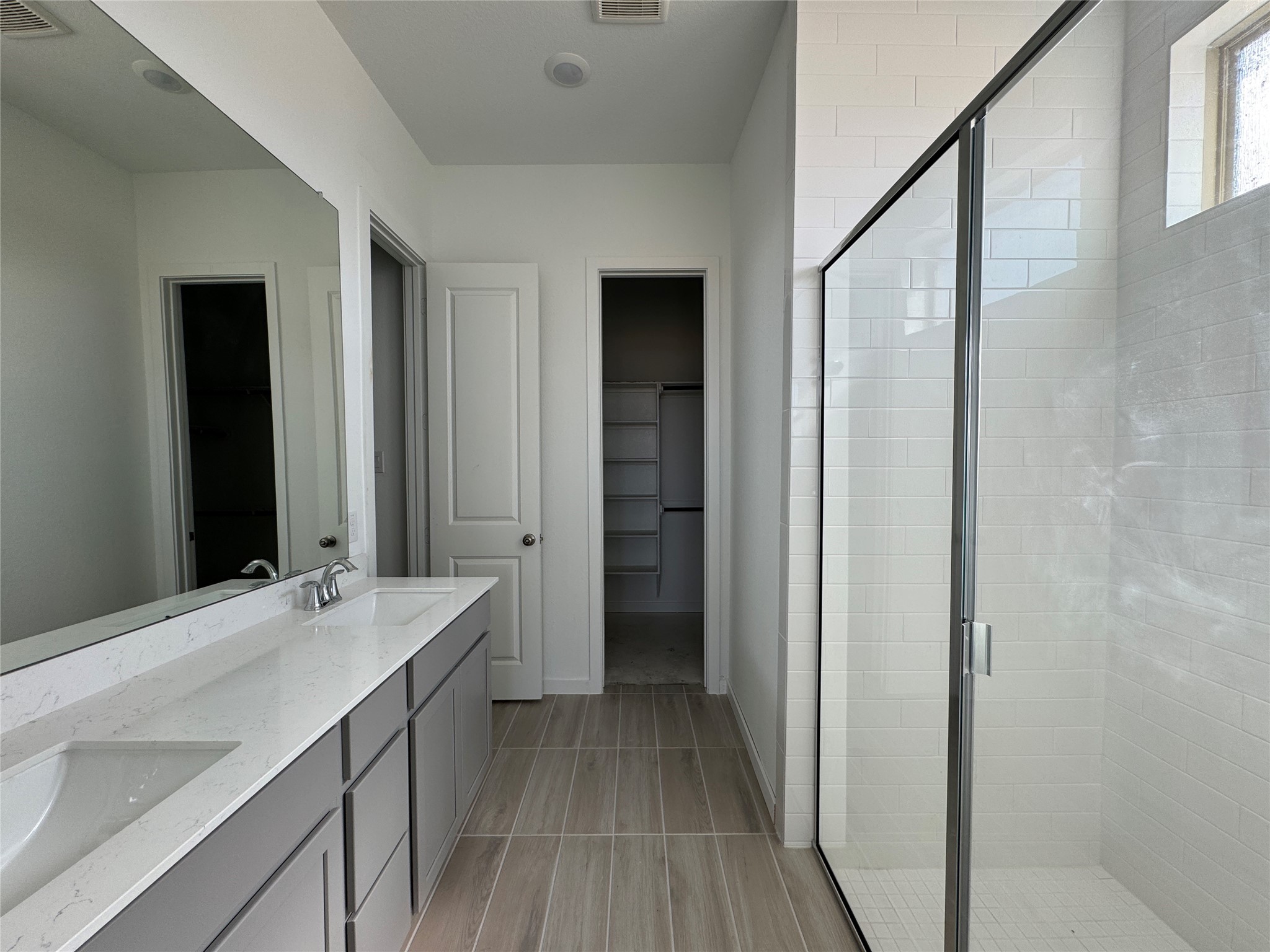 4326 Eagle Pass Drive Rosharon, TX 77583 - Photo 7 of 9 a bathroom with a sink and a mirror