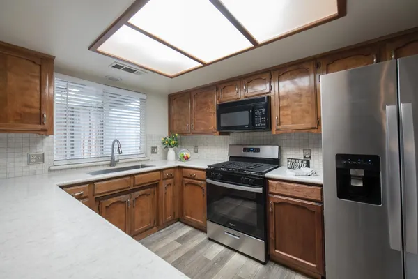 $290,000 | 2554 East Tulare Avenue, Visalia, CA 93292