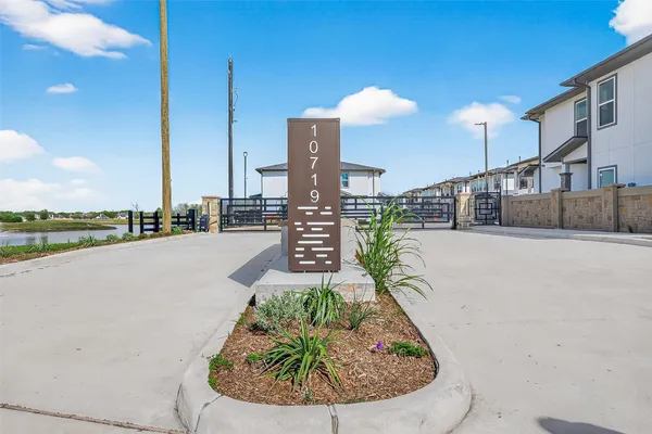 $2,745 | 10719 Mason Road, Unit 16, Richmond, TX 77406