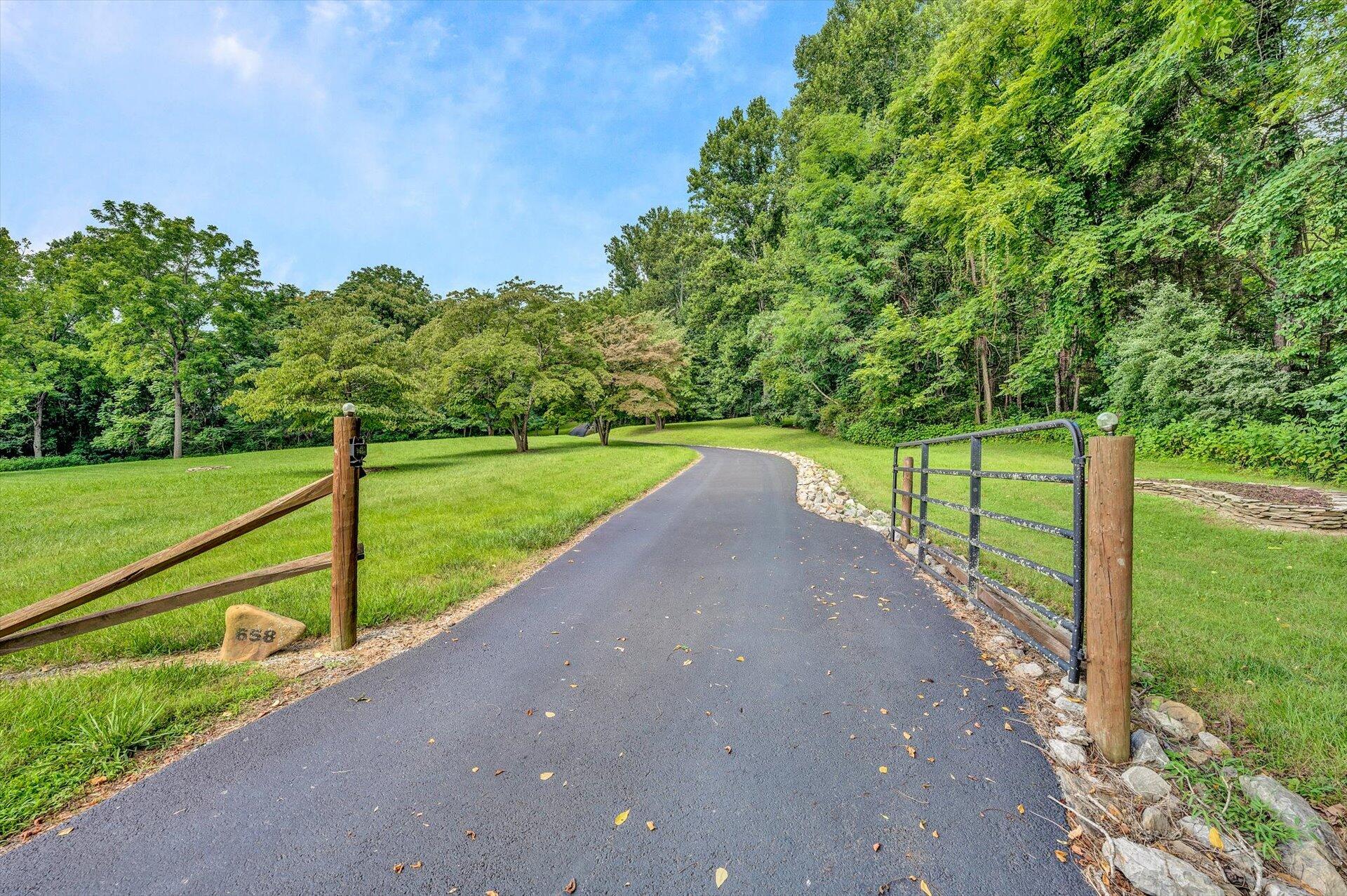 658 Hardbarger Road Buchanan, VA 24066 - Photo 5 of 75 58-072520230100