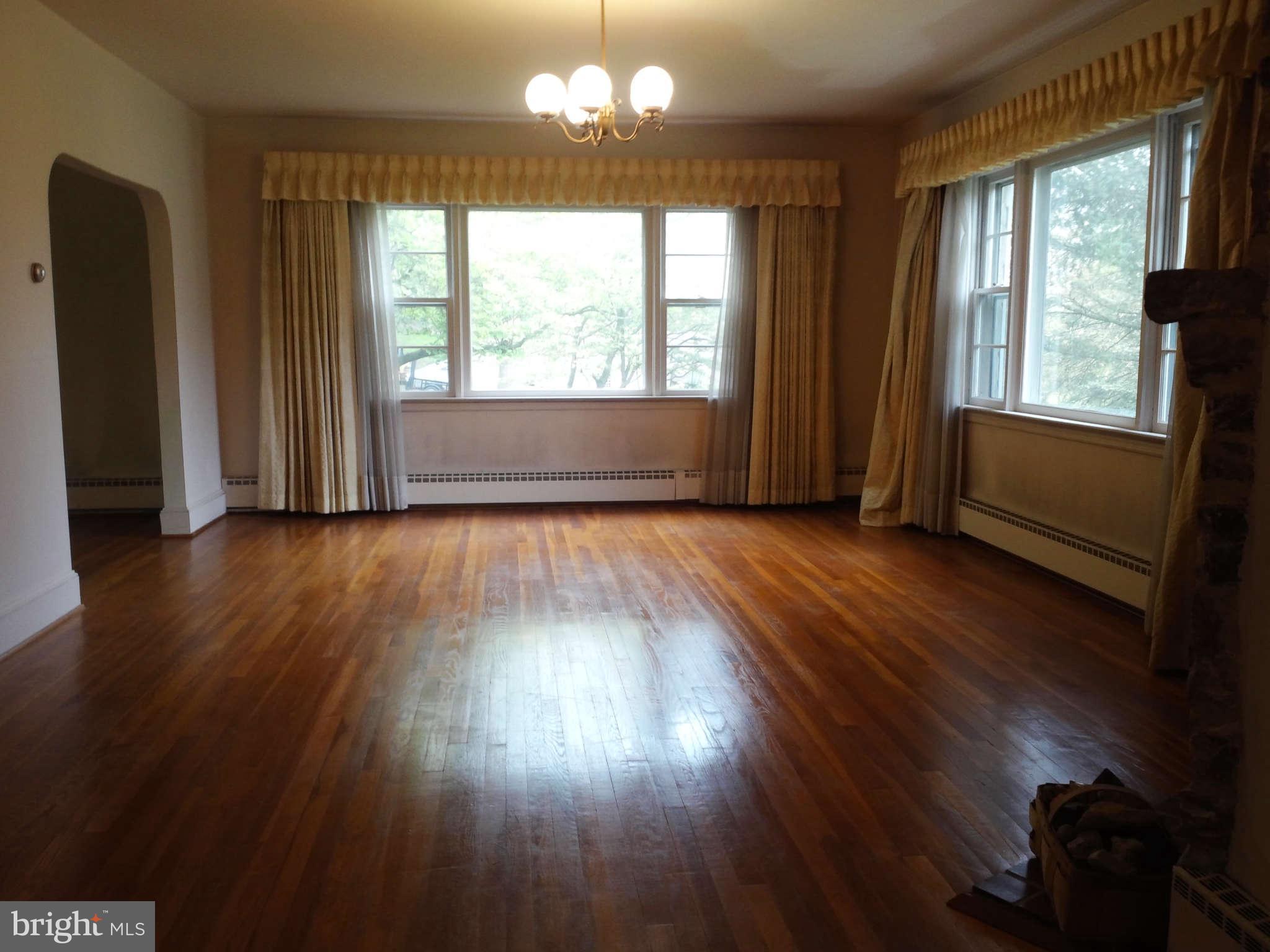 9217 Baltimore Road Frederick, MD 21704 - Photo 11 of 26 Living Room