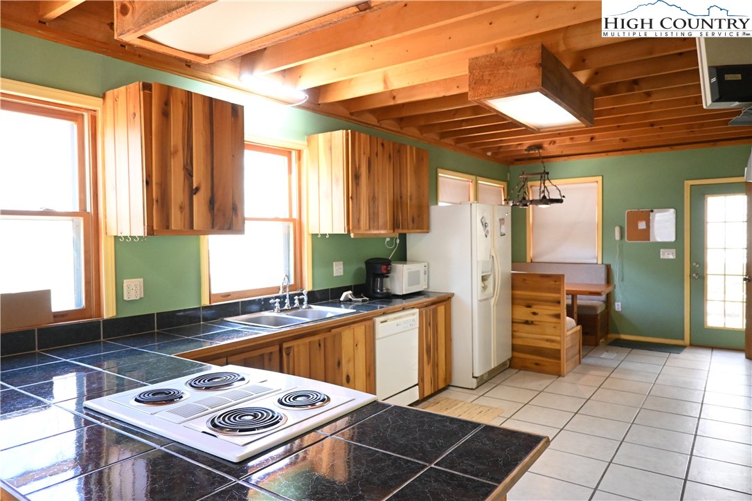 2701 3 Top Road Creston, NC 28615 - Photo 14 of 27 Gallery Image 14