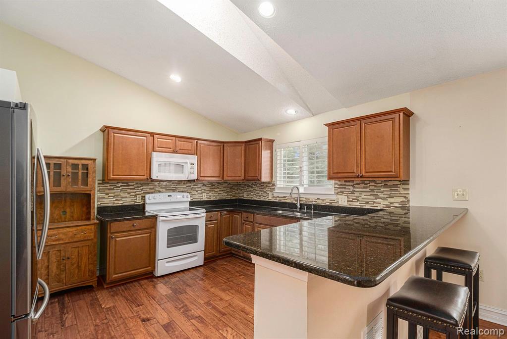 4670 Covington Court Rochester, MI 48306 - Photo 11 of 39