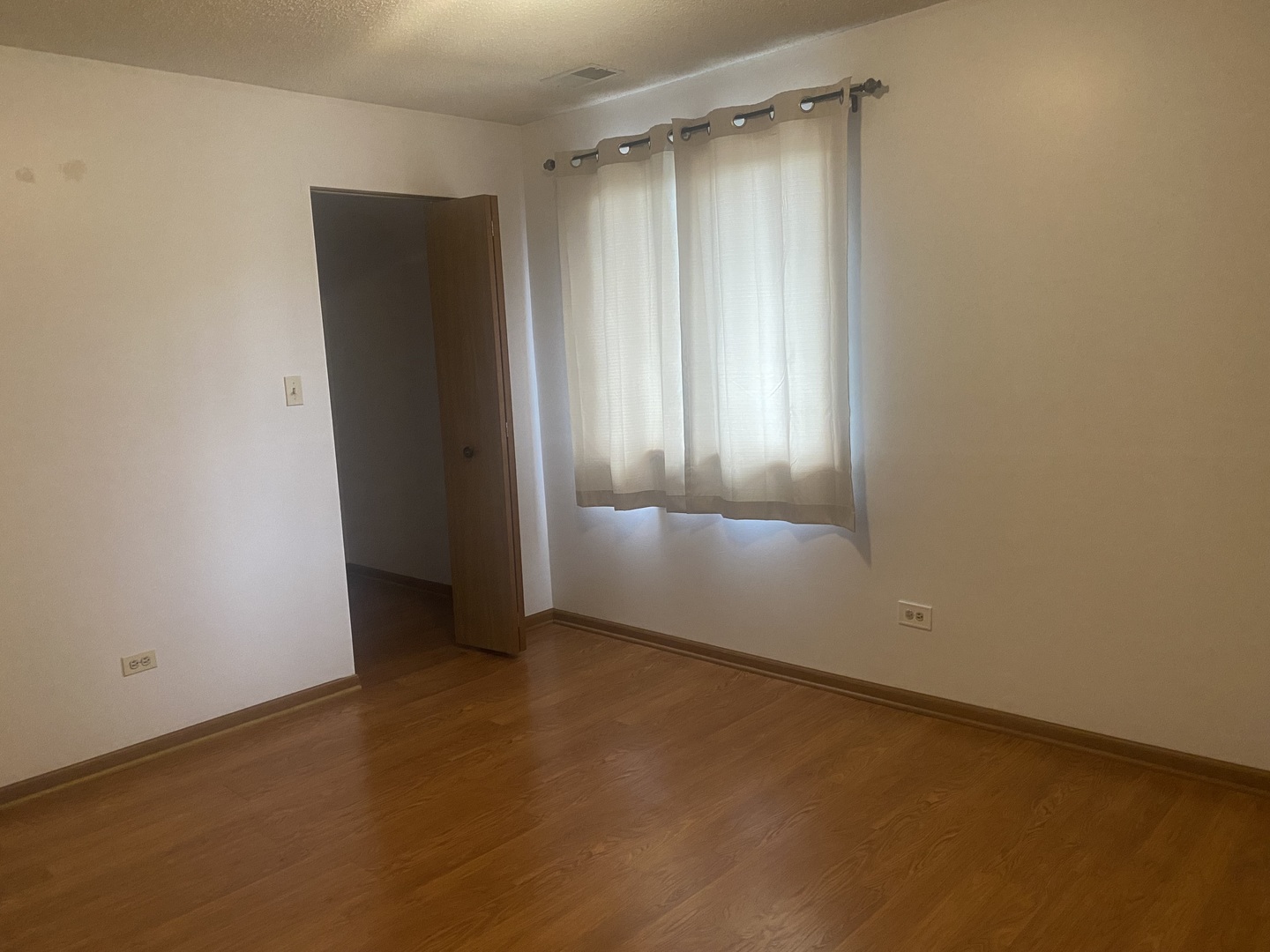 10516 Ridge Cove Drive, Unit 36C Chicago Ridge, IL 60415 - Photo 14 of 16 an empty room with windows