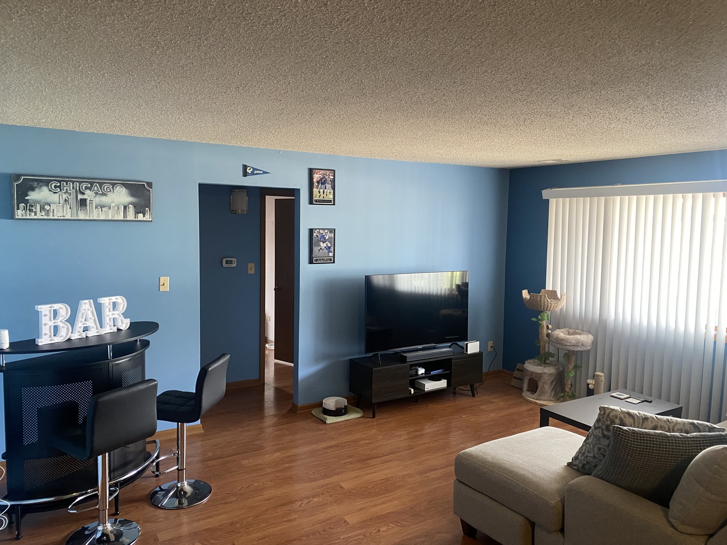 10516 Ridge Cove Drive, Unit 36C Chicago Ridge, IL 60415 - Photo 3 of 16 a living room with furniture and a flat screen tv