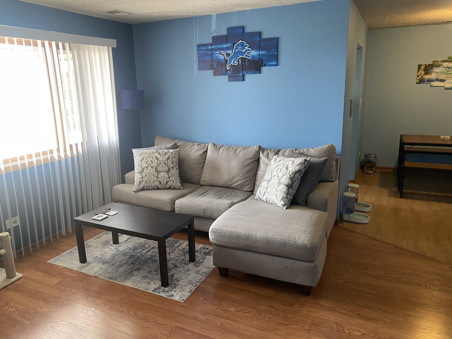 10516 Ridge Cove Drive, Unit 36C Chicago Ridge, IL 60415 - Photo 5 of 16 a living room with furniture and a window