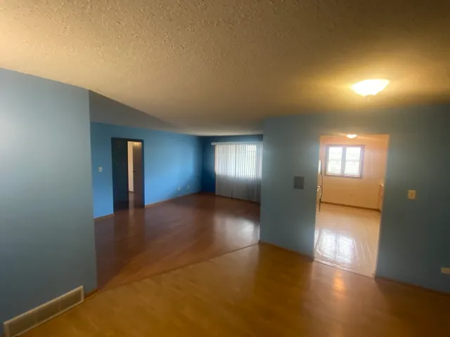 a view of empty room with window