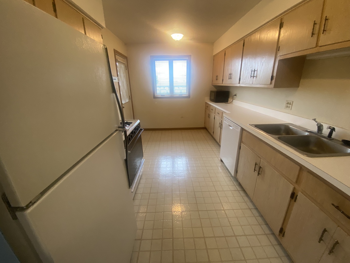 10516 Ridge Cove Drive, Unit 36C Chicago Ridge, IL 60415 - Photo 8 of 16 a kitchen with a sink a refrigerator and cabinets